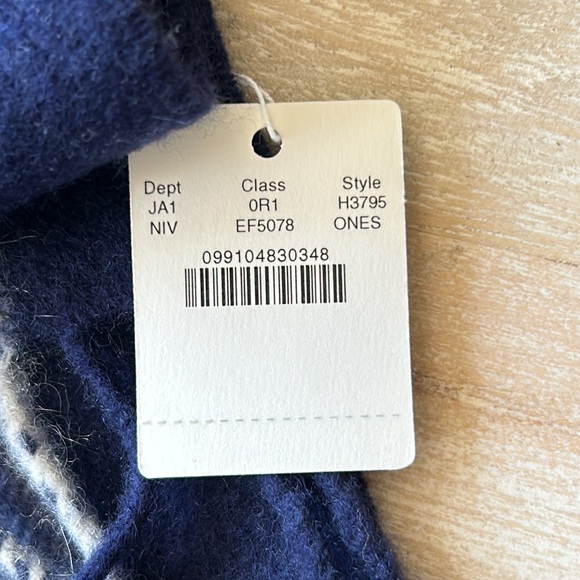 J. Crew Cashmere Scarf NWT - Picture 4 of 6